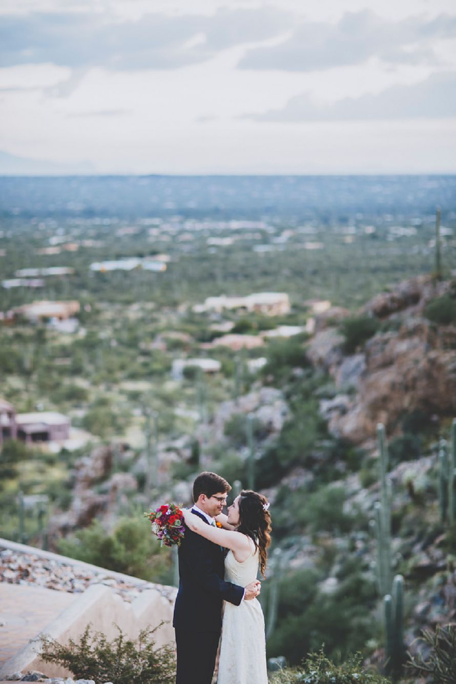arizona bride and groom kiss